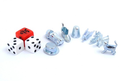 Monopoly figuren und würfel - figuren,